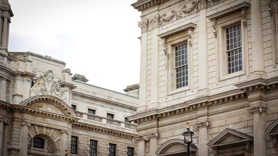 Royal London: from Saxons to Tudors & Stuarts Walking Tour - Henry VIII, Anne Boleyn, and the danger of royal marriage