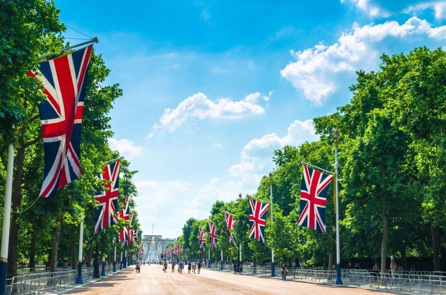 Royal London Tour incl Buckingham Palace & Changing of Guard - What the price includes at $140.09