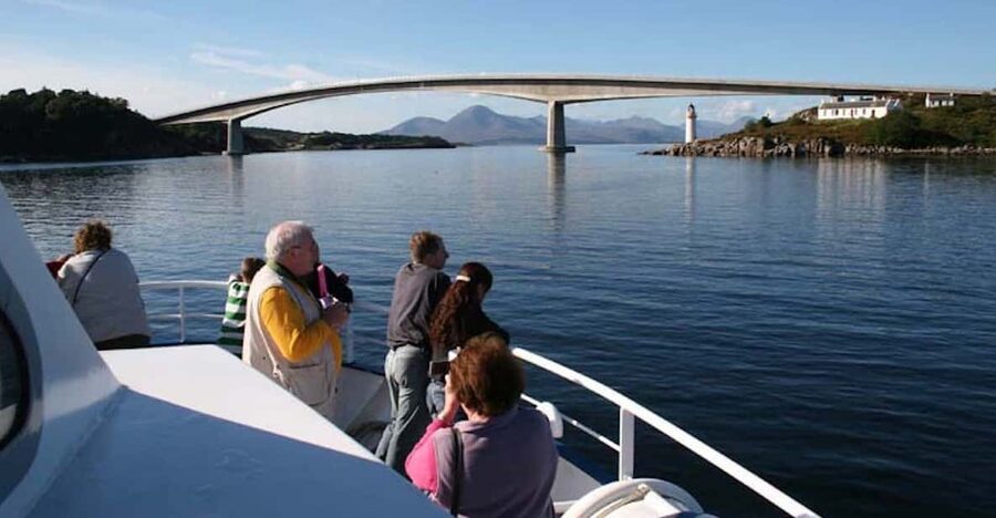 Scottish Highlands: Isle of Skye Glass-Bottom Boat Tour - Seal Island and the protected bird colony