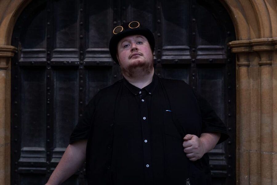 Shadows of York: Ghost Walk and Horrible History. - A tour that does not rely on jump scares