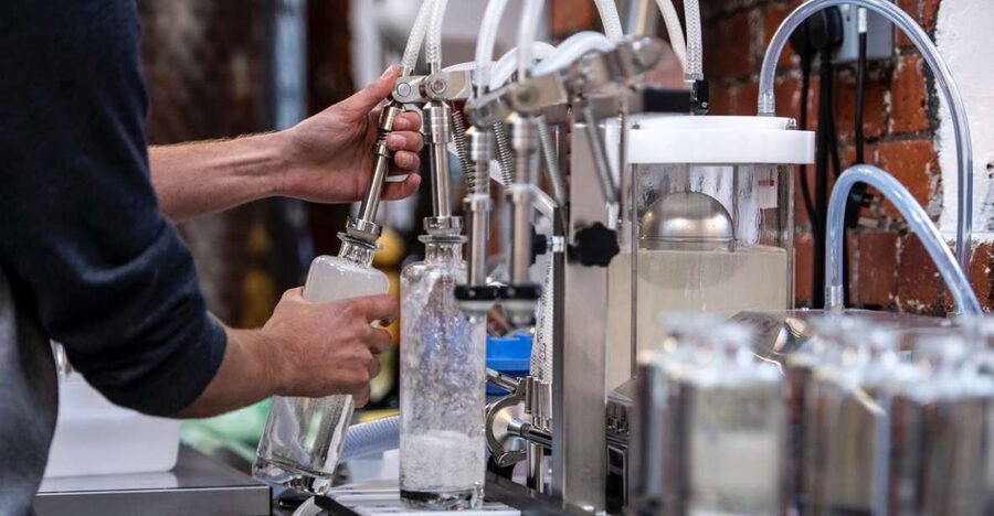 Sheffield: Gin Distillery Tasting Visit with Guided Tour - The first taste: a Locksley G&T
