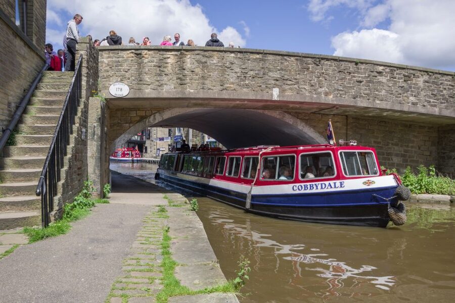 Skipton: 1-Hour Canal Cruise - Countryside views, photography, and rainy-day comfort