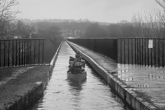 Small Group Pontcysyllte Aqueduct Canoe Trip - The first canal section helps beginners settle in