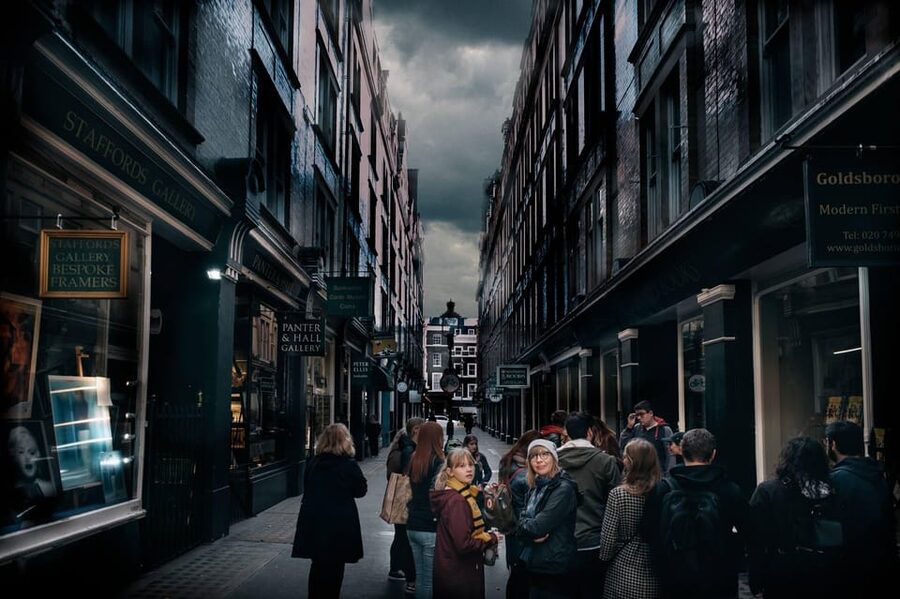 Spanish Language : Original Harry Potter Walking Tour - Trafalgar Square and the route toward Knockturn Alley