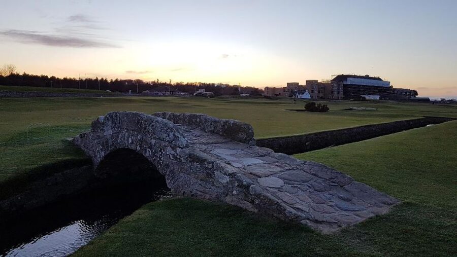 St Andrews: Golf Origins and Old Course History Tour - A guide who mixes facts with stories