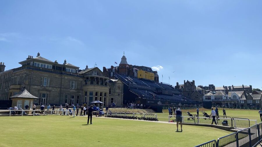 St Andrews: Golf Origins and Old Course History Tour - The opening view across six courses