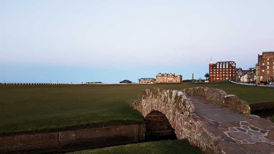 St Andrews: Guided Walking Tour, 12pm, 2pm daily - Audio equipment, language, and pace