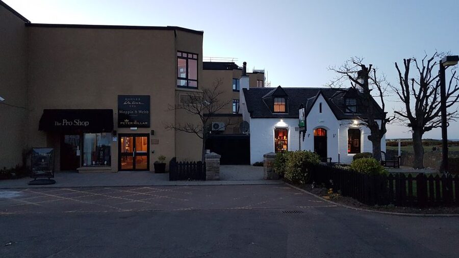 St Andrews: Town, Golf, and Old Course History Tour - St Salvator’s College and the university story