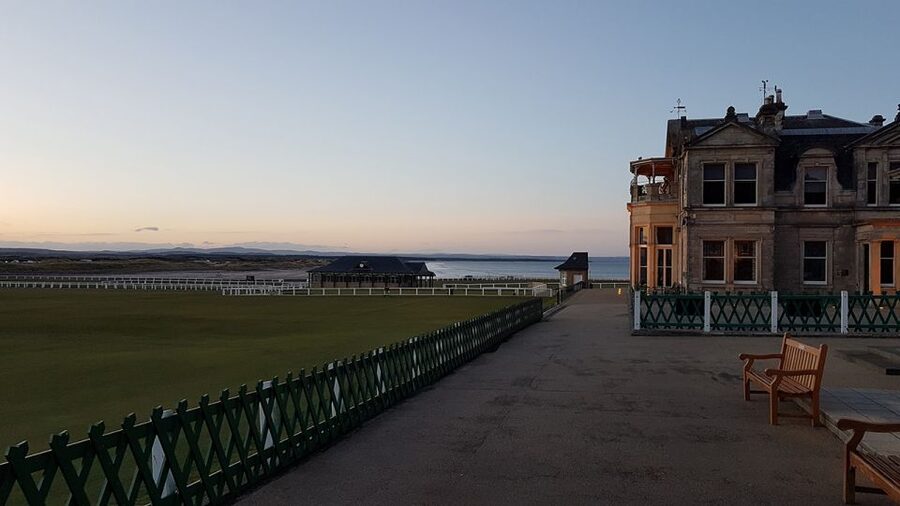 St Andrews: Town, Golf, and Old Course History Tour - Cathedral ruins and the golfers beneath your feet