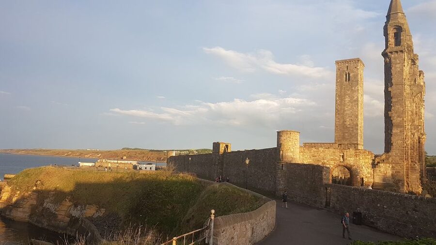 St Andrews: Town, Golf, and Old Course History Tour - The Scores, Victorian buildings, and castle views
