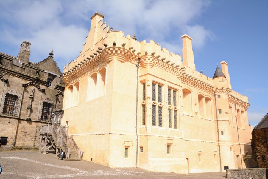 Stirling Castle: Skip-the-Line Guided Tour in Spanish - Why Stirling Castle matters in Scottish history