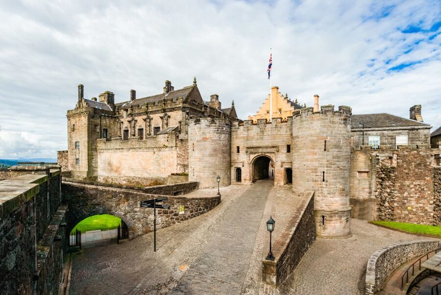 Stirling Castle: Skip-the-Line Guided Tour in Spanish - Mary Queen of Scots and the royal story