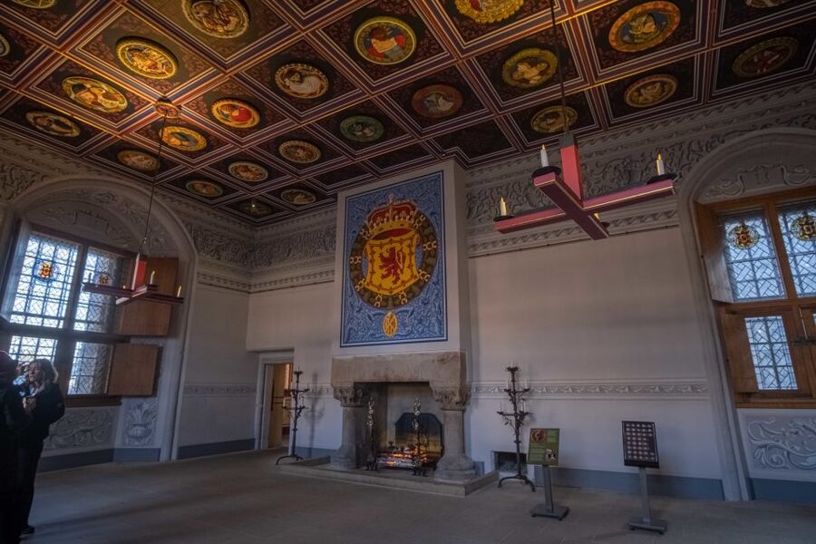 Stirling Castle: Skip-the-Line Guided Tour in Spanish - King Arthur and the castle’s legendary side