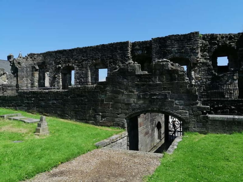 Stirling: Daily Guided Walking Tour (11am & 2pm) - Holy Rude and the Royal Side of Stirling