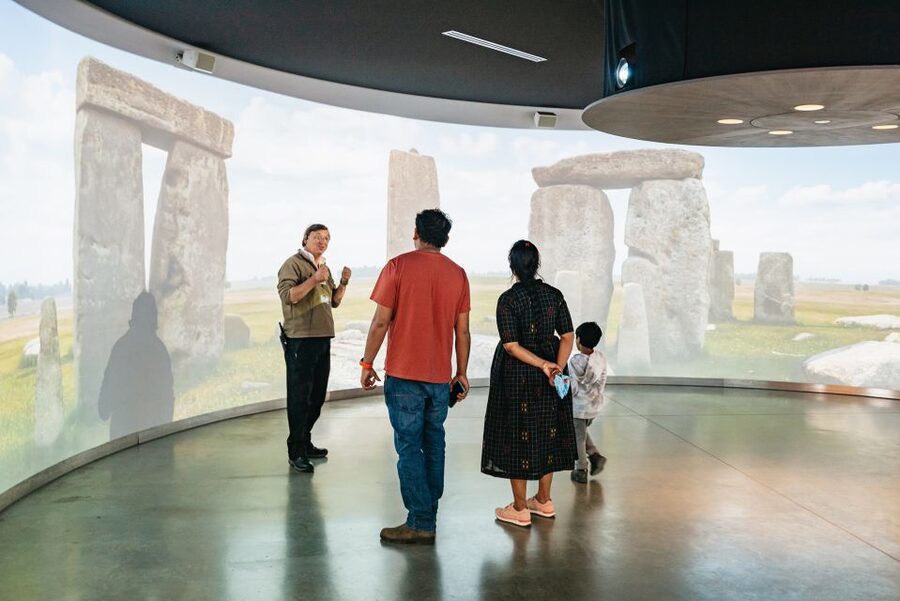 Stonehenge Admission Ticket - Weather and crowds can change the visit