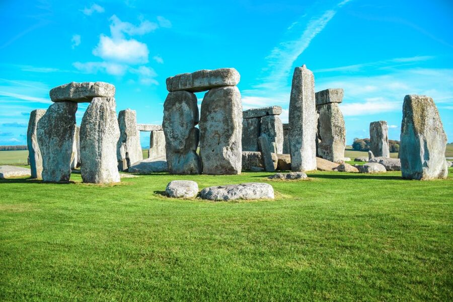 Stonehenge & Bath: Full-Day Coach Tour from London - Walking around the stones at Stonehenge