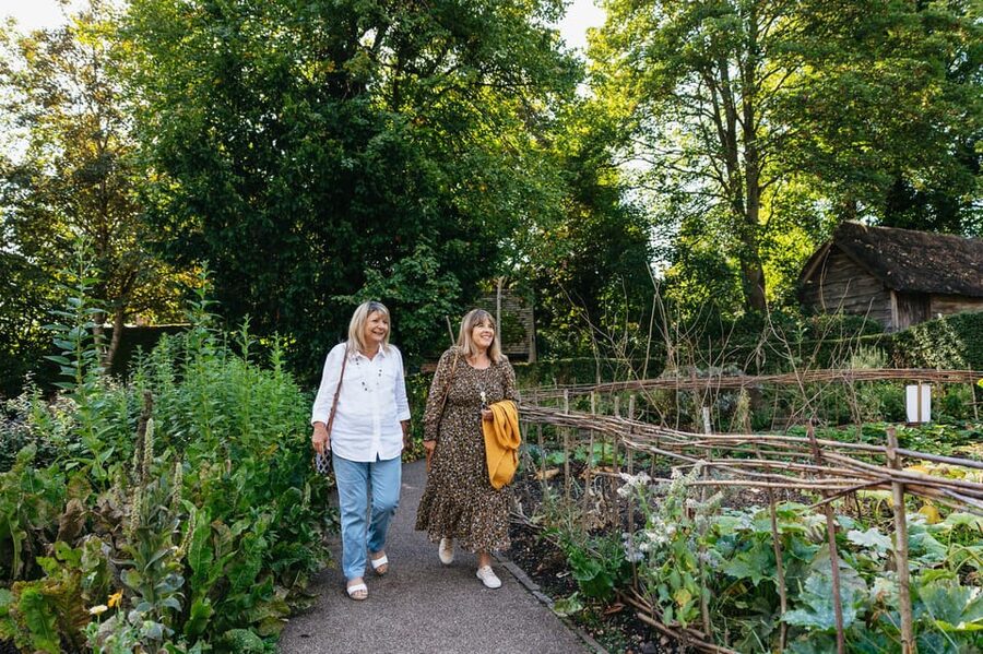 Stratford-upon-Avon: Anne Hathaway's Cottage Entry ticket - Staff make the rooms easier to understand