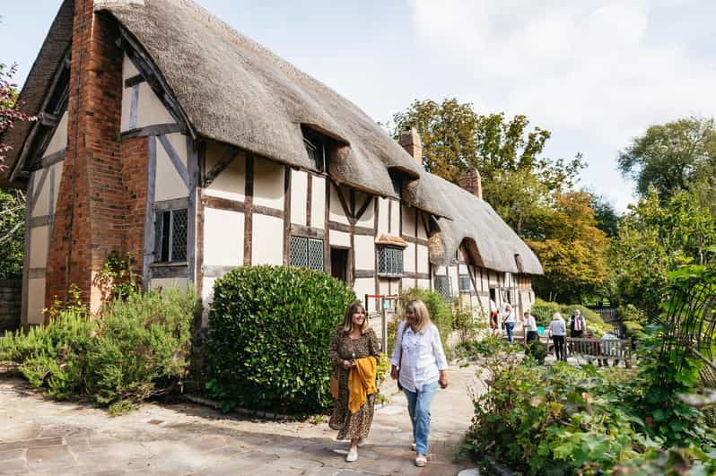 Stratford-upon-Avon: Anne Hathaway's Cottage Entry ticket - Entering the thatched Hathaway family home
