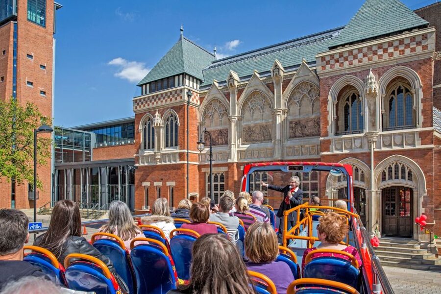 Stratford-upon-Avon:City Sightseeing Hop-On Hop-Off Bus Tour - Stop 1: Visitor Information Centre at Bridge Foot