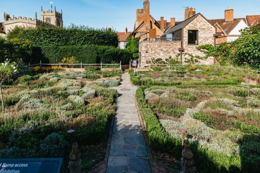 Stratford-upon-Avon: Shakespeare's Birthplace Ticket - The Beyond Words exhibition and the Second Folio
