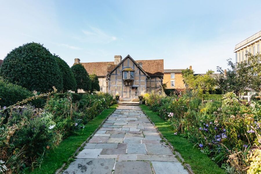 Stratford-upon-Avon: Shakespeare's Birthplace Ticket - The garden and occasional performances