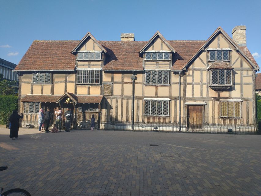 Stratford-Upon-Avon: The Famous Walk Talk Show - Market Cross and the old centre