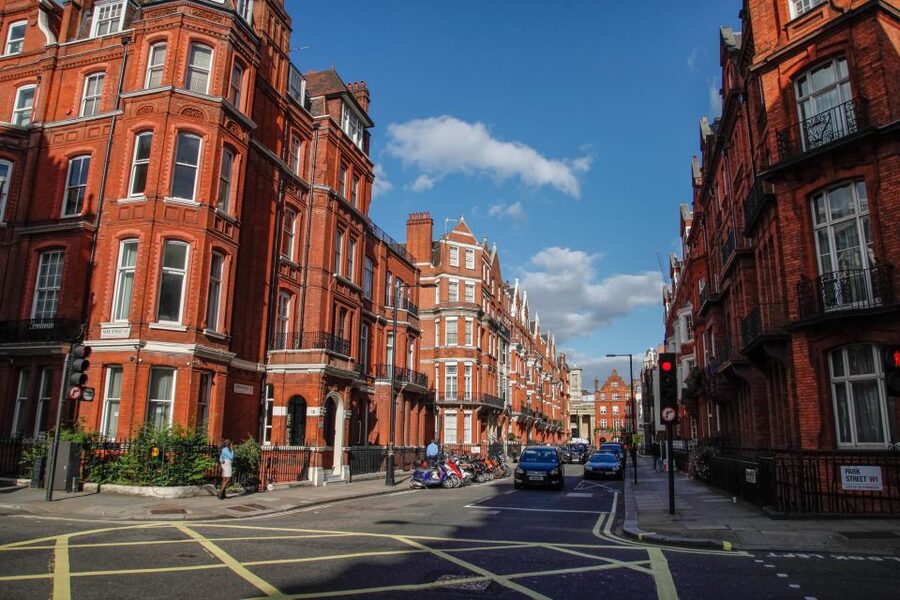 The Beatles London Walking Tour - Savile Row and the famous rooftop