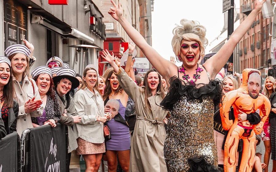 THE HANGOVER BRUNCH | Benidorm Bingo & Drag Queens - Spin the Wheel keeps the room involved