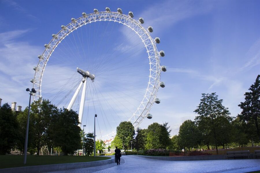 The London Eye Champagne Experience - Boarding a shared capsule