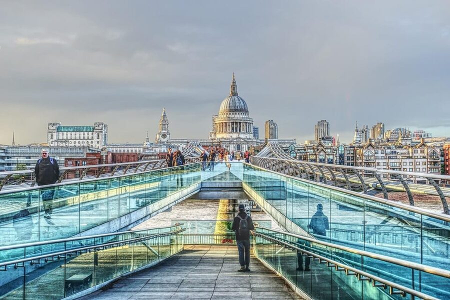 The most complete and exclusive Harry Potter tour in London - Starting at King’s Cross with a Ravenclaw guide