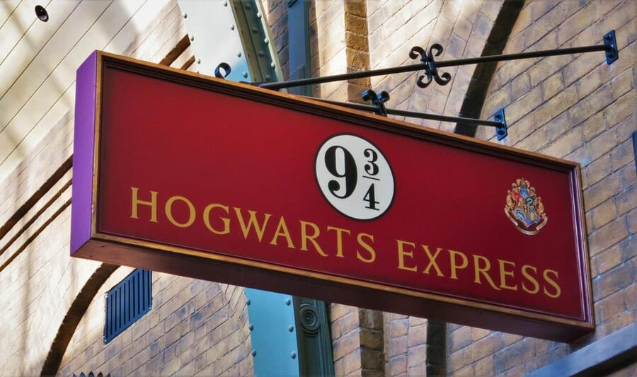 The most complete and exclusive Harry Potter tour in London - Leadenhall Market, the first major film setting