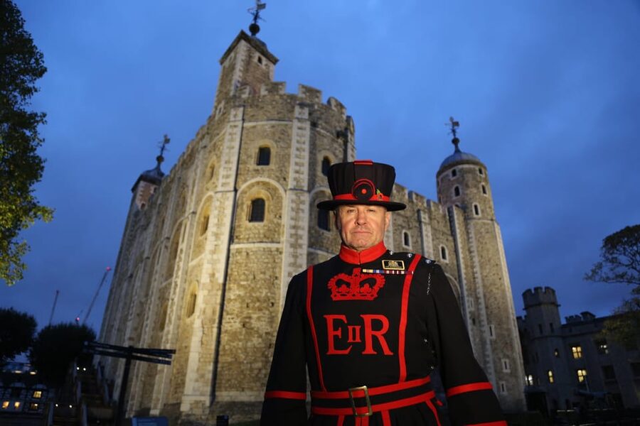 Tower of London: After-Hours Tour with Ceremony of the Keys - A Beefeater guide gives the stories a human voice