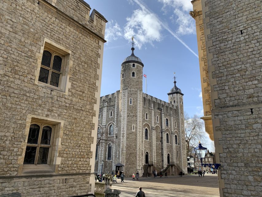 Tower of London Kid-Friendly Private Tour - Ravens, legends, and the Royal Menagerie