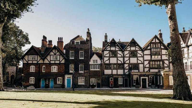 Tower of London Tour with Crown Jewels, plus River Cruise - Making sense of the Thames cruise pass