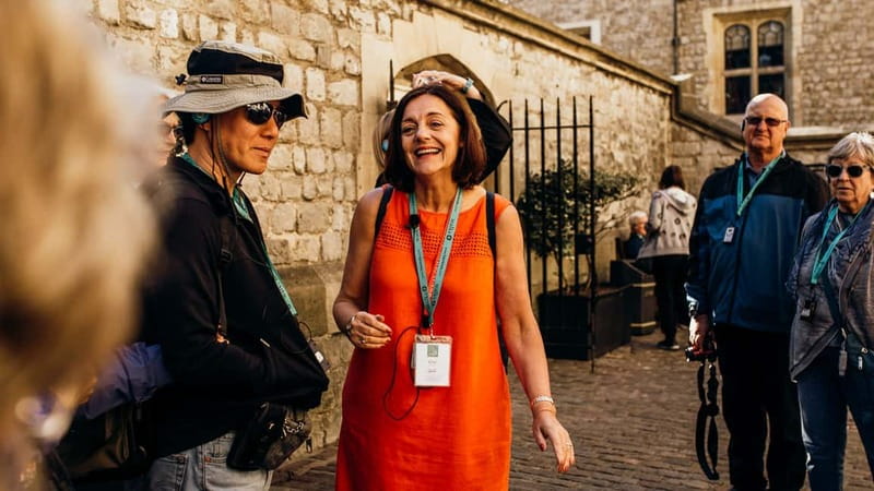 Tower of London Tour with Crown Jewels, plus River Cruise - Meeting your guide at the West Gate