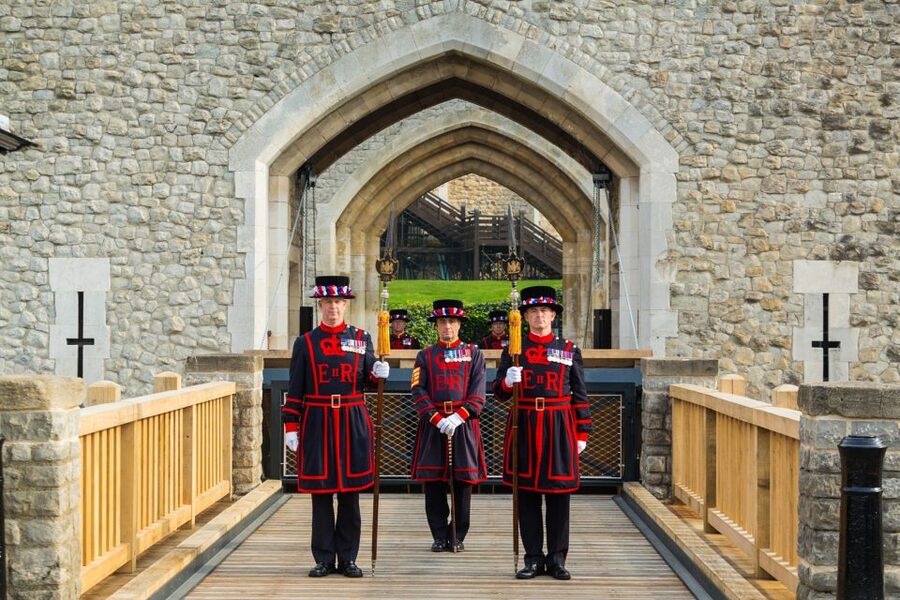 Ultimate Tower of London, Beefeater Welcome & Crown Jewels - Why early entry matters at the Tower of London