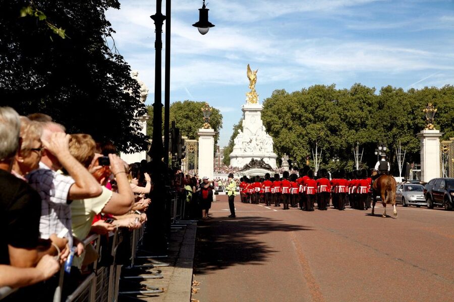 Vintage Double Decker Bus Tour & Thames River Cruise - Riding a vintage Routemaster through Westminster
