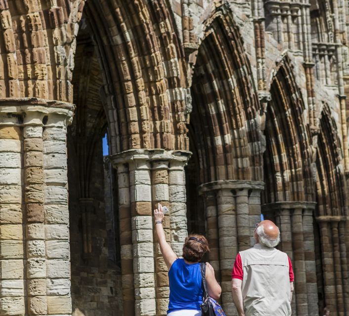 Whitby: Whitby Abbey Ticket - The Churchyard and Whitby’s Famous Steps