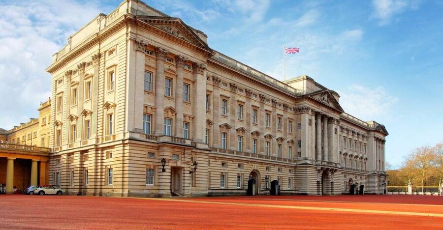 Windsor Castle and Buckingham Palace Full-Day Tour - The King’s Tour Artists special exhibition
