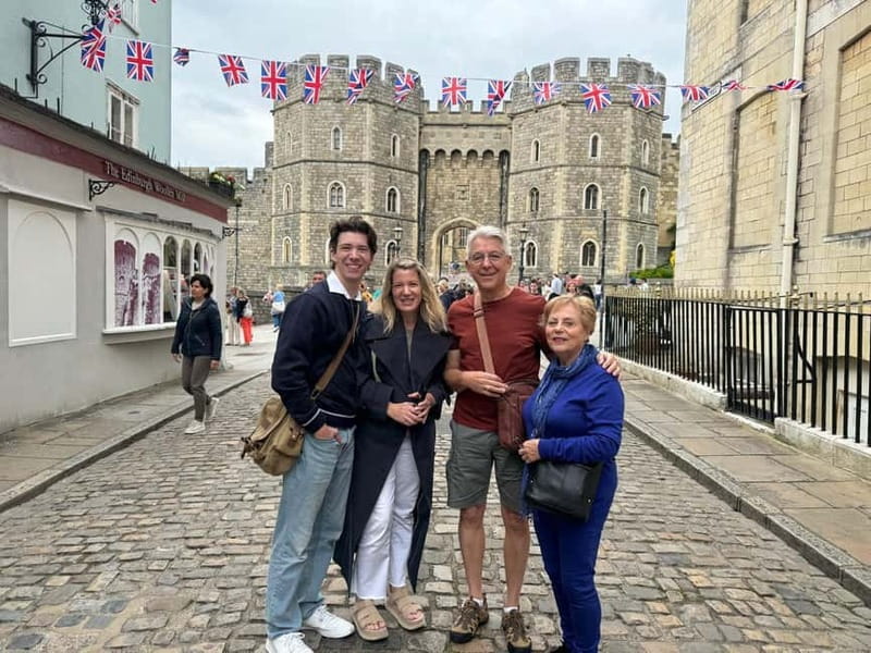 Windsor Town Daily Walking Tour (11am & 2pm) - Soldiers, pubs, and the town’s everyday character