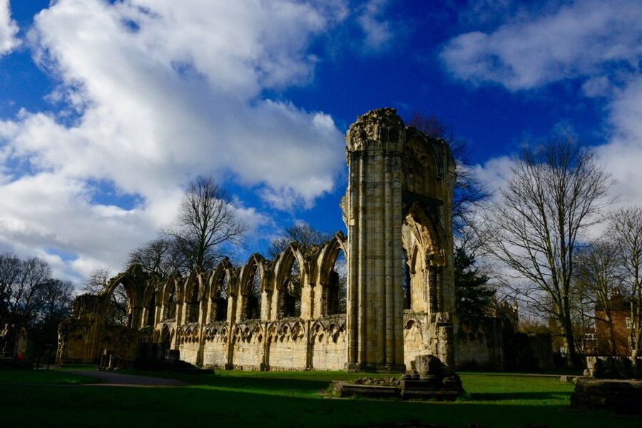 York: City Highlights Small Group Walking Tour - Snickelways, Yorks medieval shortcuts