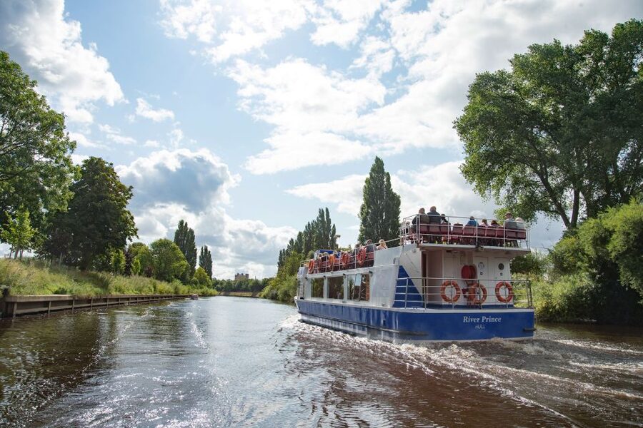 York: Daytime Sightseeing Boat Cruise with Live Commentary - Why the live guide matters
