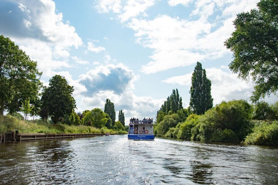 York: Daytime Sightseeing Boat Cruise with Live Commentary - Practical tips for a smoother ride