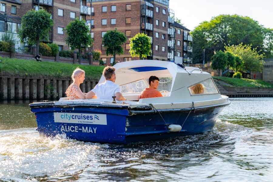 York: Self-Steer Boat Rental - Key points at a glance