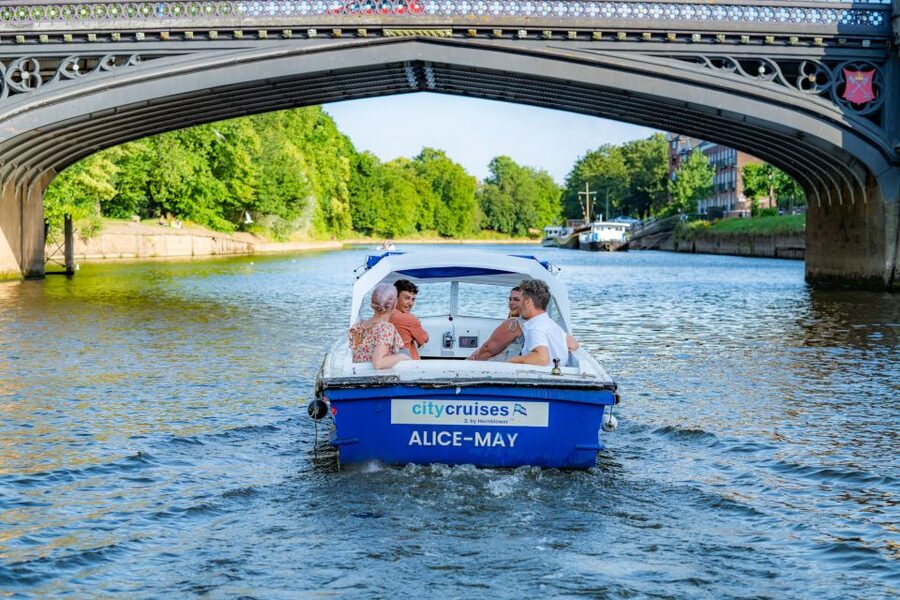 York: Self-Steer Boat Rental - Picnic rules and comfort on board