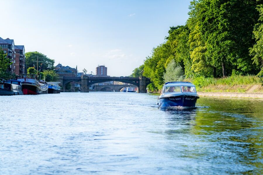 York: Self-Steer Boat Rental - What the one-hour route gives you