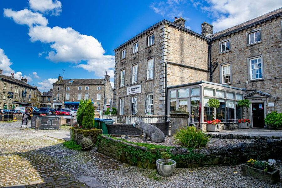 Yorkshire: All Creatures Great and Small Mini-Coach Tour - Visiting the World of James Herriot