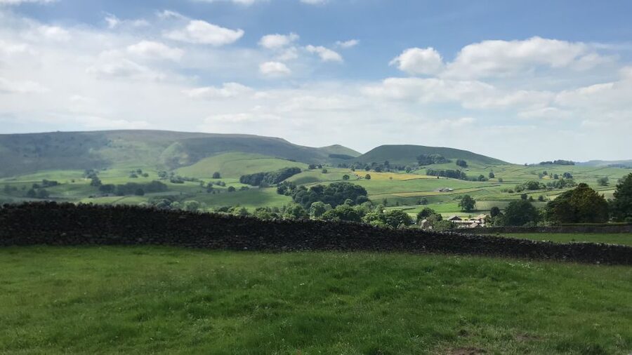 Yorkshire: All Creatures Great and Small Mini-Coach Tour - Raising a glass at The Drovers Arms
